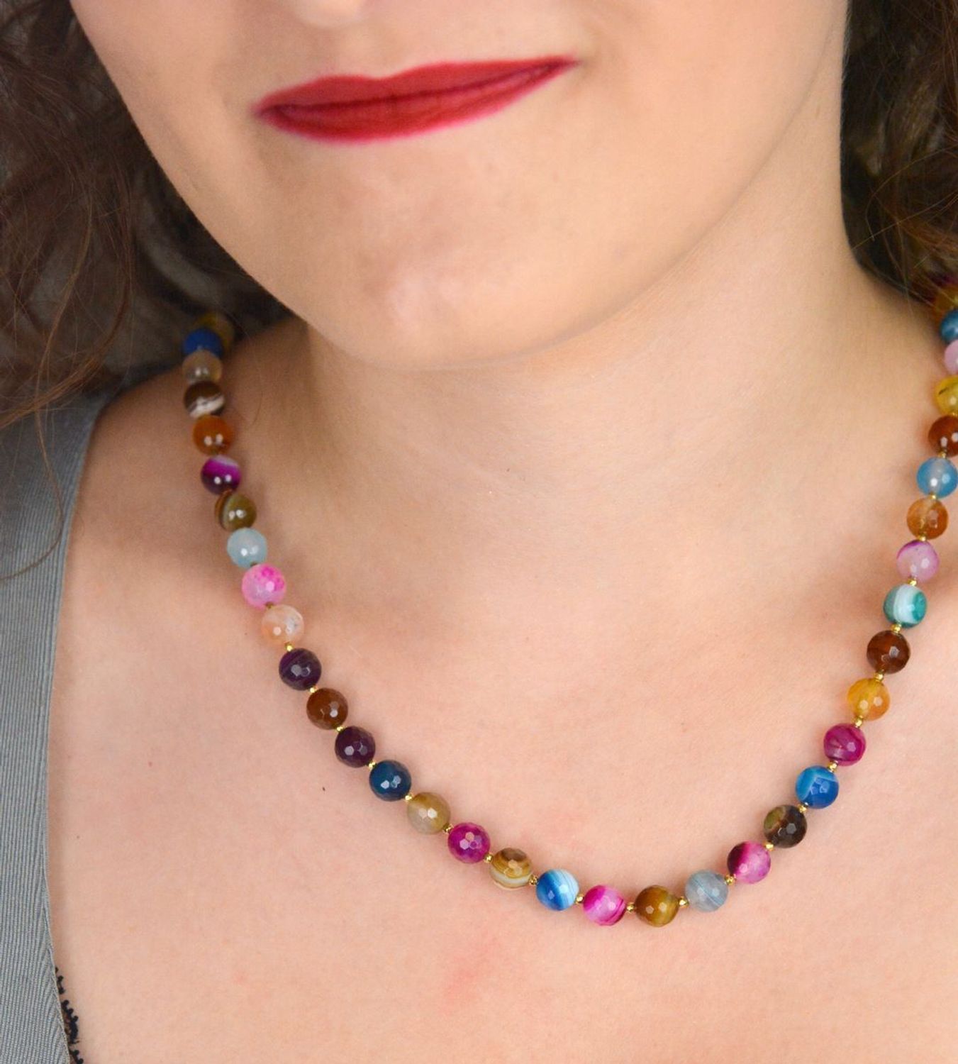 Efektowny naszyjnik srebrny próby 925 z kolorowym agatem. Naturalne kamienie 8 mm. Długość 44 + 3 cm. Zapięcie na karabińczyk.1.jpg