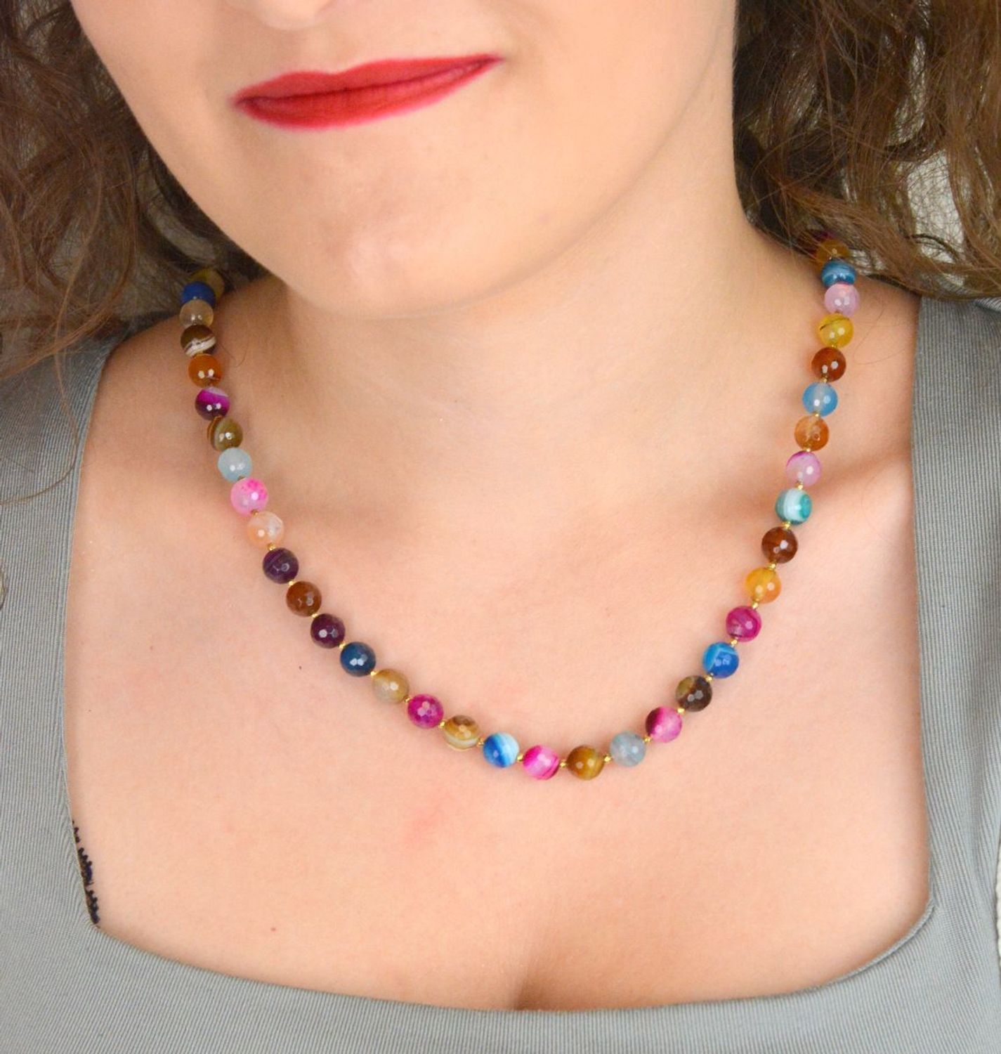 Efektowny naszyjnik srebrny próby 925 z kolorowym agatem. Naturalne kamienie 8 mm. Długość 44 + 3 cm. Zapięcie na karabińczyk.1.jpg