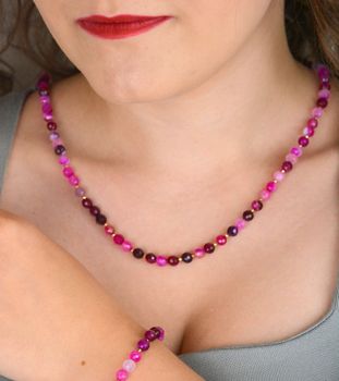 Elegancki naszyjnik damski ze srebra próby 925, pozłacany, z naturalnym różowym agatem 6 mm. Długość 45 cm + 2 cm regulacji, waga 19 g (4).JPG