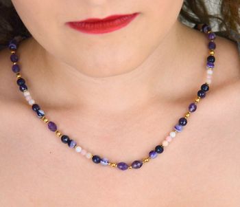 Elegancki naszyjnik damski ze srebra próby 925 z kamieniami naturalnymi agat, ametyst i opal. Długość 45 + 2 cm, zapięcie na karabińczyk, kamienie 8–3 mm (6).JPG