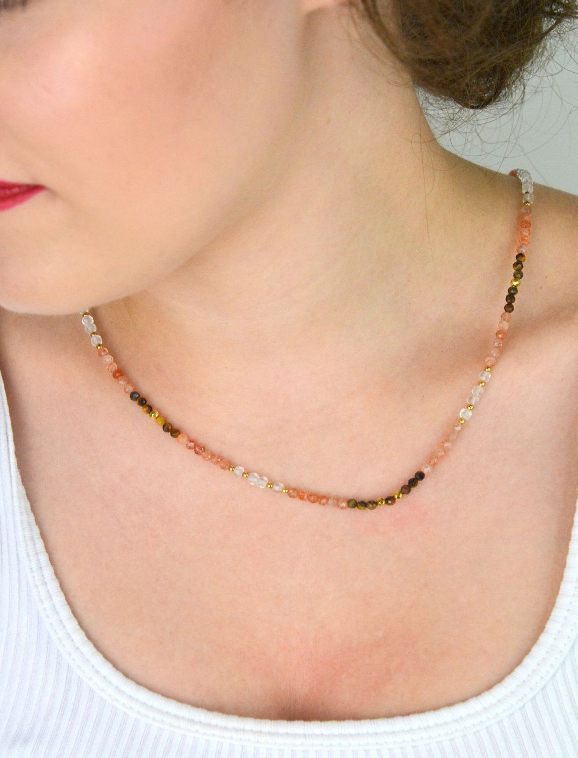 Damski naszyjnik srebrny próba 925 z naturalnymi kamieniami kamień słoneczny i tygrysie oko. Długość 45+2 cm, kamienie 3 mm, zapięcie na karabińczyk.1.jpg