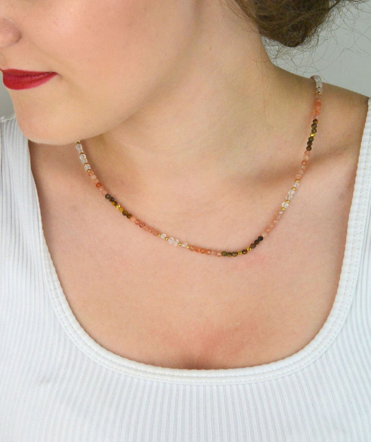 Damski naszyjnik srebrny próba 925 z naturalnymi kamieniami kamień słoneczny i tygrysie oko. Długość 45+2 cm, kamienie 3 mm, zapięcie na karabińczyk.1.jpg