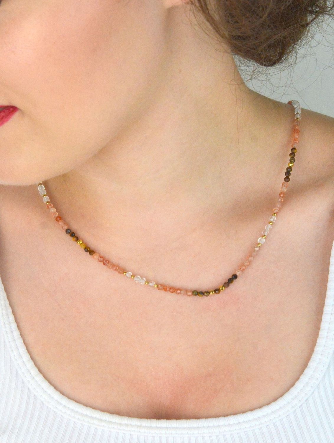 Damski naszyjnik srebrny próba 925 z naturalnymi kamieniami kamień słoneczny i tygrysie oko. Długość 45+2 cm, kamienie 3 mm, zapięcie na karabińczyk.1.jpg