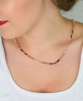 Damski naszyjnik srebrny próba 925 z naturalnymi kamieniami kamień słoneczny i tygrysie oko. Długość 45+2 cm, kamienie 3 mm, zapięcie na karabińczyk (5).JPG