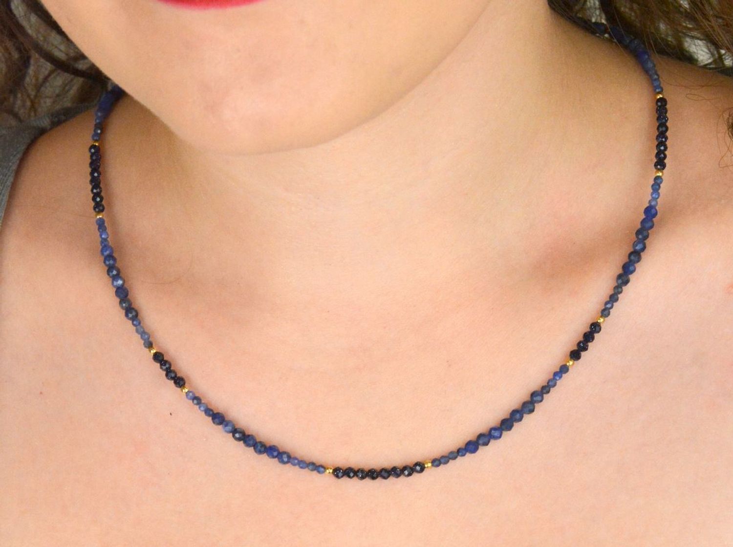 Elegancki naszyjnik damski ze srebra próby 925, pozłacany, z naturalnymi kamieniami sodalit i noc Kairu 3 mm. Długość 45 cm + 2 cm regulacji, zapięcie na karabińczyk.1.jpg