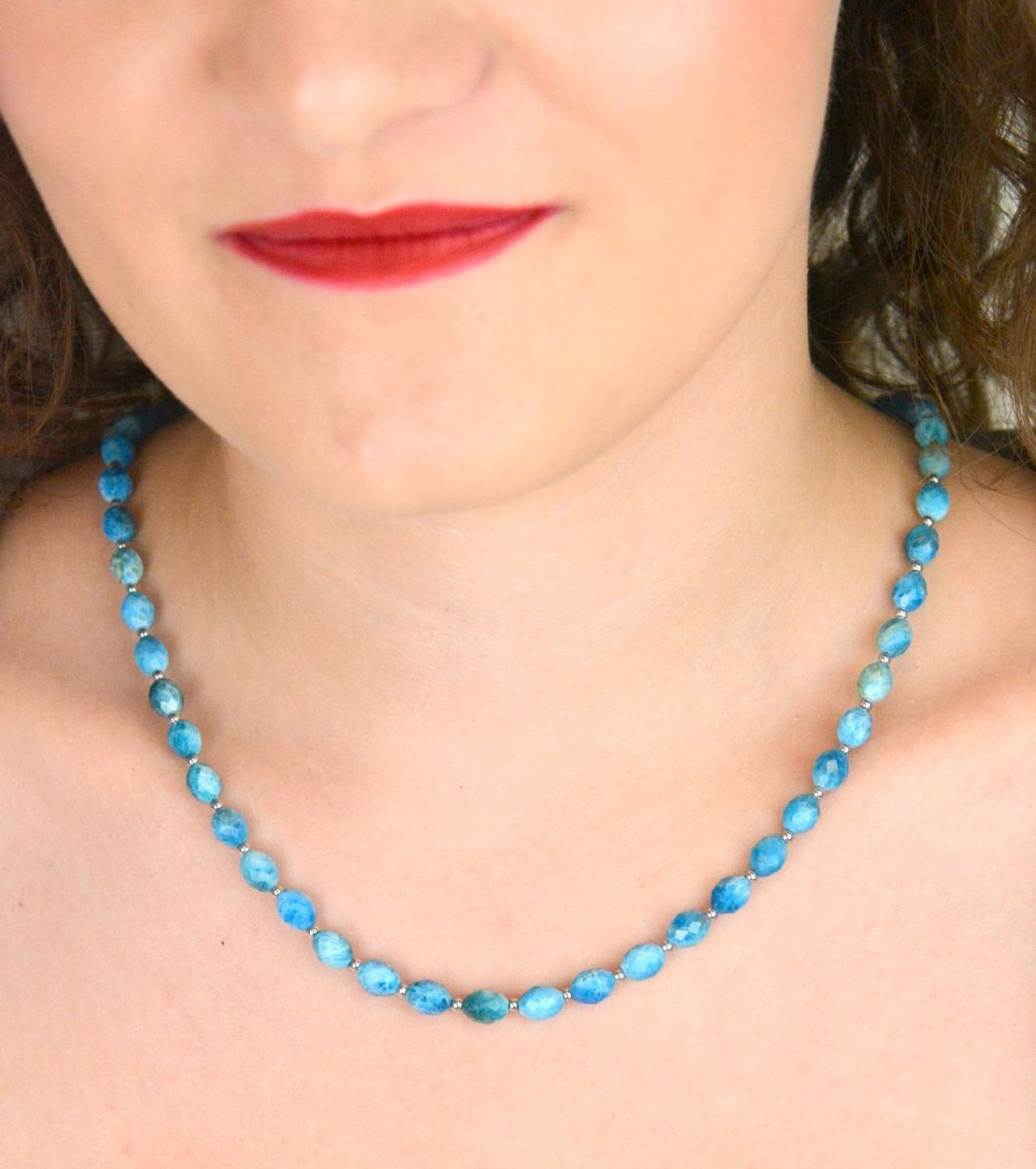 Naszyjnik damski ze srebra 925 z apatytem i hematytem. Kamienie naturalne 6–8 mm, długość 44 + 3 cm. Elegancki, ręcznie wykonany, zapięcie na karabińczyk.1.jpg