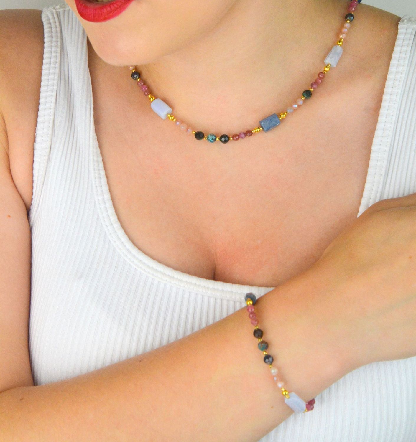 Naszyjnik damski ze srebra próby 925 z naturalnym kyanitem, chalcedonem i kamieniem słonecznym. Długość 45+2 cm, masa 16,20 g. Elegancja i styl w wyjątkowej formie.1.jpg