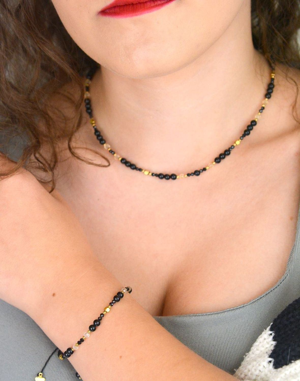 Naszyjnik damski srebrny próby 925 z kamieniami naturalnymi turmalin, cytryn i agat. Długość 60 cm, waga 8,3 g, zapięcie regulowane sznureczkiem.1.jpg