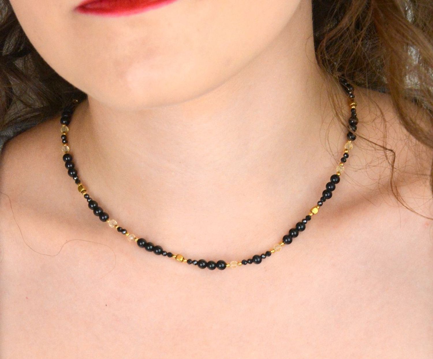 Naszyjnik damski srebrny próby 925 z kamieniami naturalnymi turmalin, cytryn i agat. Długość 60 cm, waga 8,3 g, zapięcie regulowane sznureczkiem.1.jpg