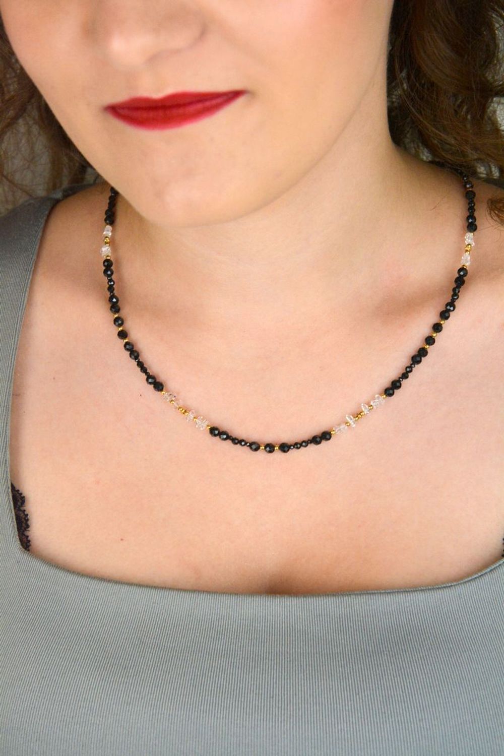 Naszyjnik damski ze srebra próby 925 z naturalnymi kamieniami diamentem Herkimer, spinelem i turmalinem. Długość 45 + 2 cm, zapięcie na karabińczyk. Elegancka biżuteria z kamieniami 1.jpg