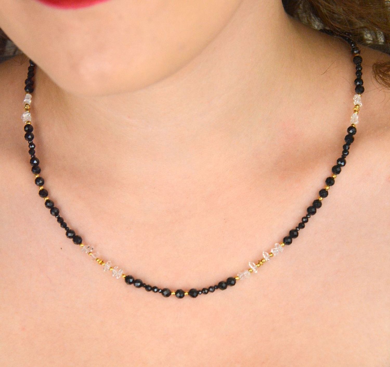 Naszyjnik damski ze srebra próby 925 z naturalnymi kamieniami diamentem Herkimer, spinelem i turmalinem. Długość 45 + 2 cm, zapięcie na karabińczyk. Elegancka biżuteria z kamieniami 1.jpg