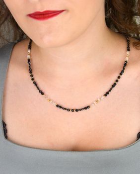Naszyjnik damski ze srebra próby 925 z naturalnymi kamieniami diamentem Herkimer, spinelem i turmalinem. Długość 45 + 2 cm, zapięcie na karabińczyk. Elegancka biżuteria z kamieniami szlachetnymi – idealna na pr.JPG