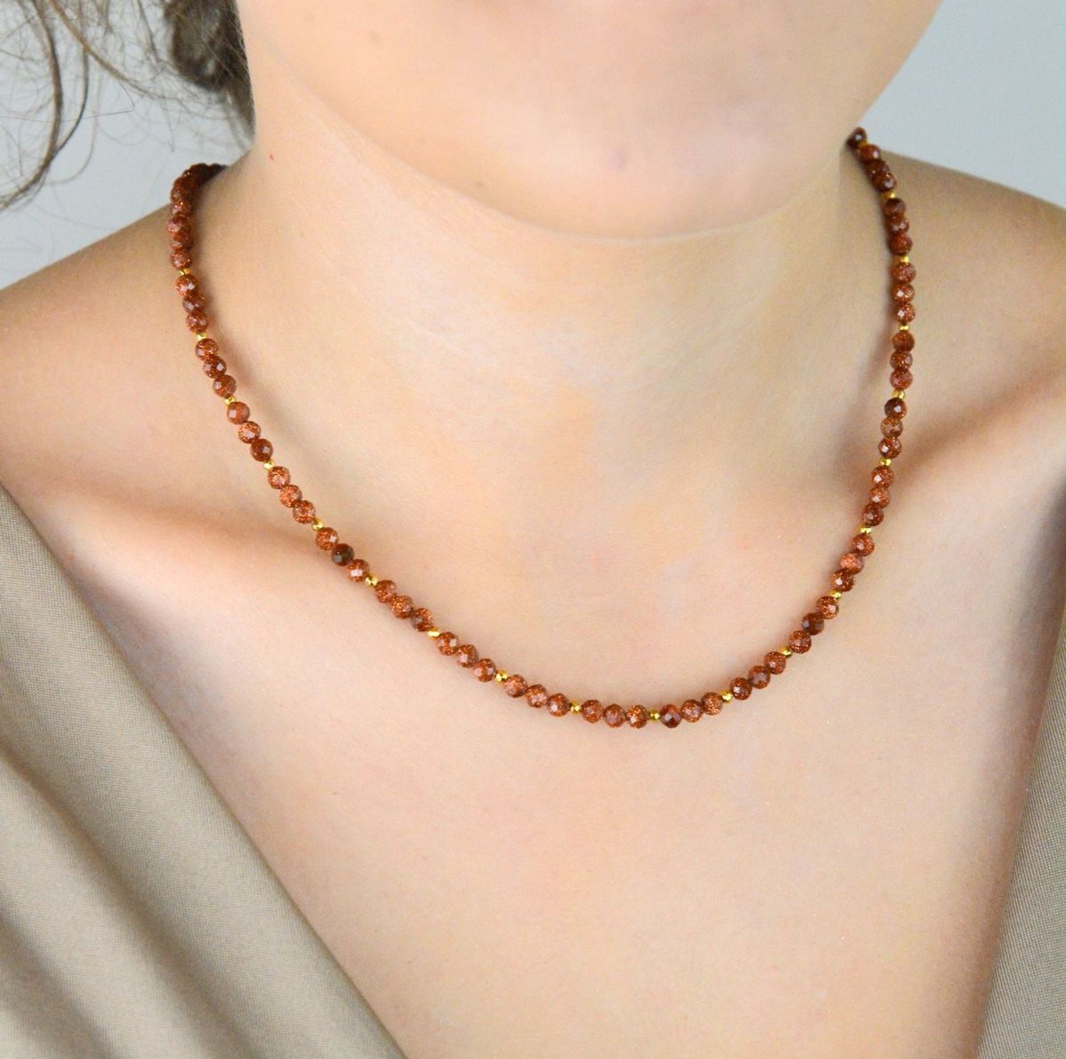 Naszyjnik srebrny 925 pozłacany z naturalnym piaskiem pustyni. Waga 8,90 g, długość 45+3 cm, kamienie 3 mm, zapięcie karabińczyk. Subtelna elegancja.1.jpg