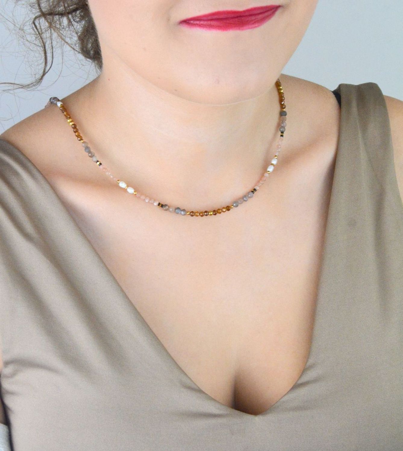 Naszyjnik pozłacany srebro 925 z perłą, kamieniem księżycowym i drawitem. Długość 43+2 cm, waga 7,10 g, zapięcie karabińczyk. Pełen symboliki i uroku.1.jpg