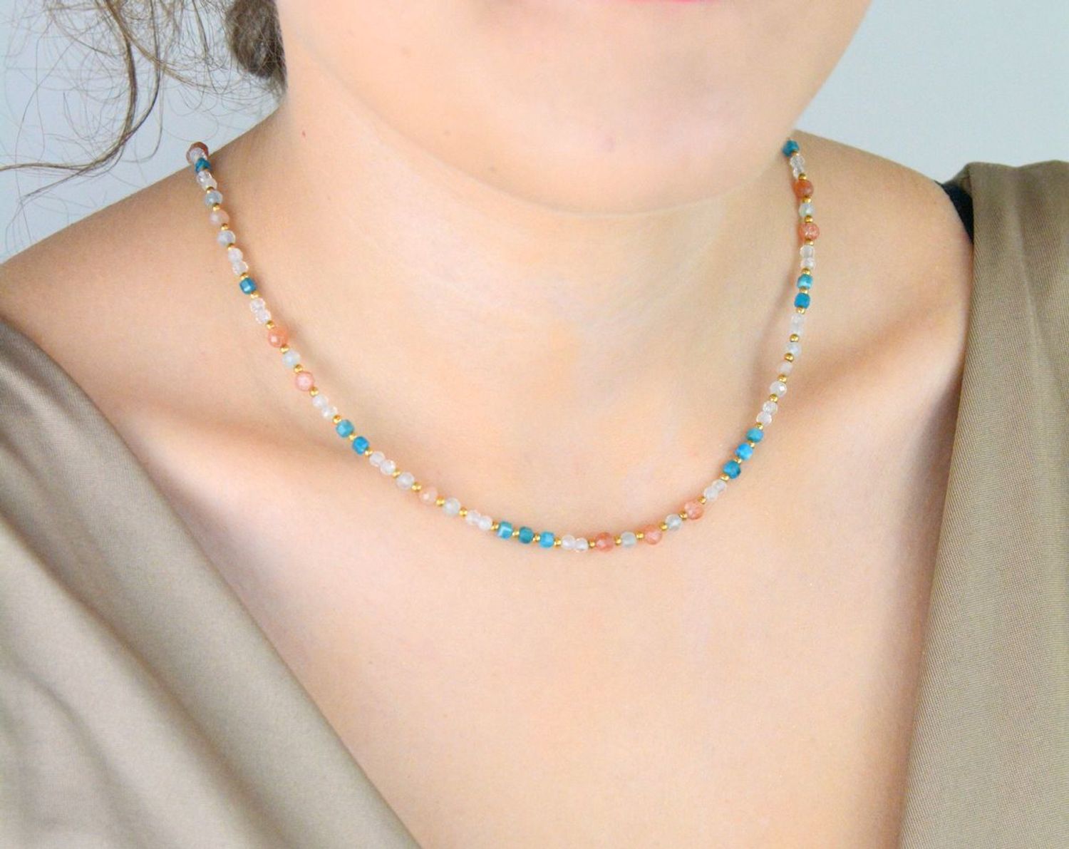 Ręcznie robiony naszyjnik pozłacany srebro 925 z naturalnymi kamieniami topaz, apatyt, akwamaryn. Długość 43+2 cm, zapięcie karabińczyk.1.jpg