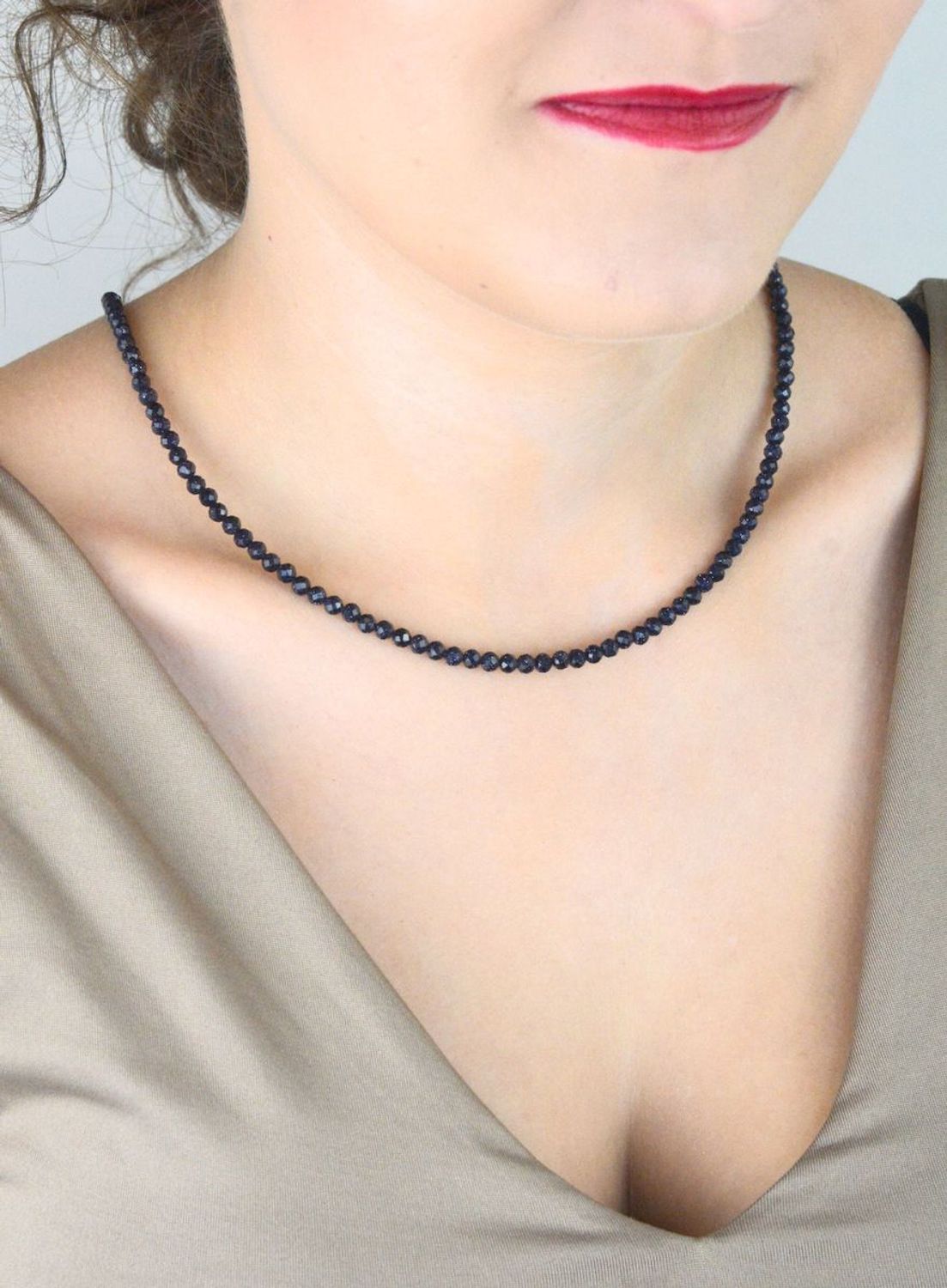 Naszyjnik srebrny 925 z naturalnym kamieniem noc kairu. Długość 43+2 cm, waga 9,15 g, zapięcie karabińczyk. Blask nocy w eleganckim wydaniu.1.jpg