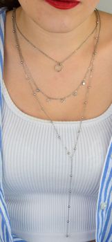 Elegancki naszyjnik damski srebrny próby 925, model DIA-NSZ-13672-925. Potrójne łańcuszki zdobione kuleczkami, długości 40 cm, 45 cm i 60 cm, zapięcie na karabińczyk (1).JPG