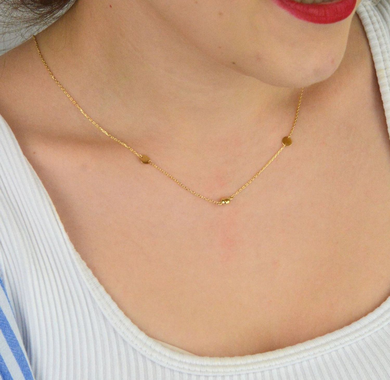 Stylowy naszyjnik damski ze złota próby 585, model DIA-NSZ-13782-585. Łańcuszek ankier zdobiony okrągłymi blaszkami, długość 42 + 3 cm, waga 1,88 g, zapięcie na karabińczyk. 1.jpg