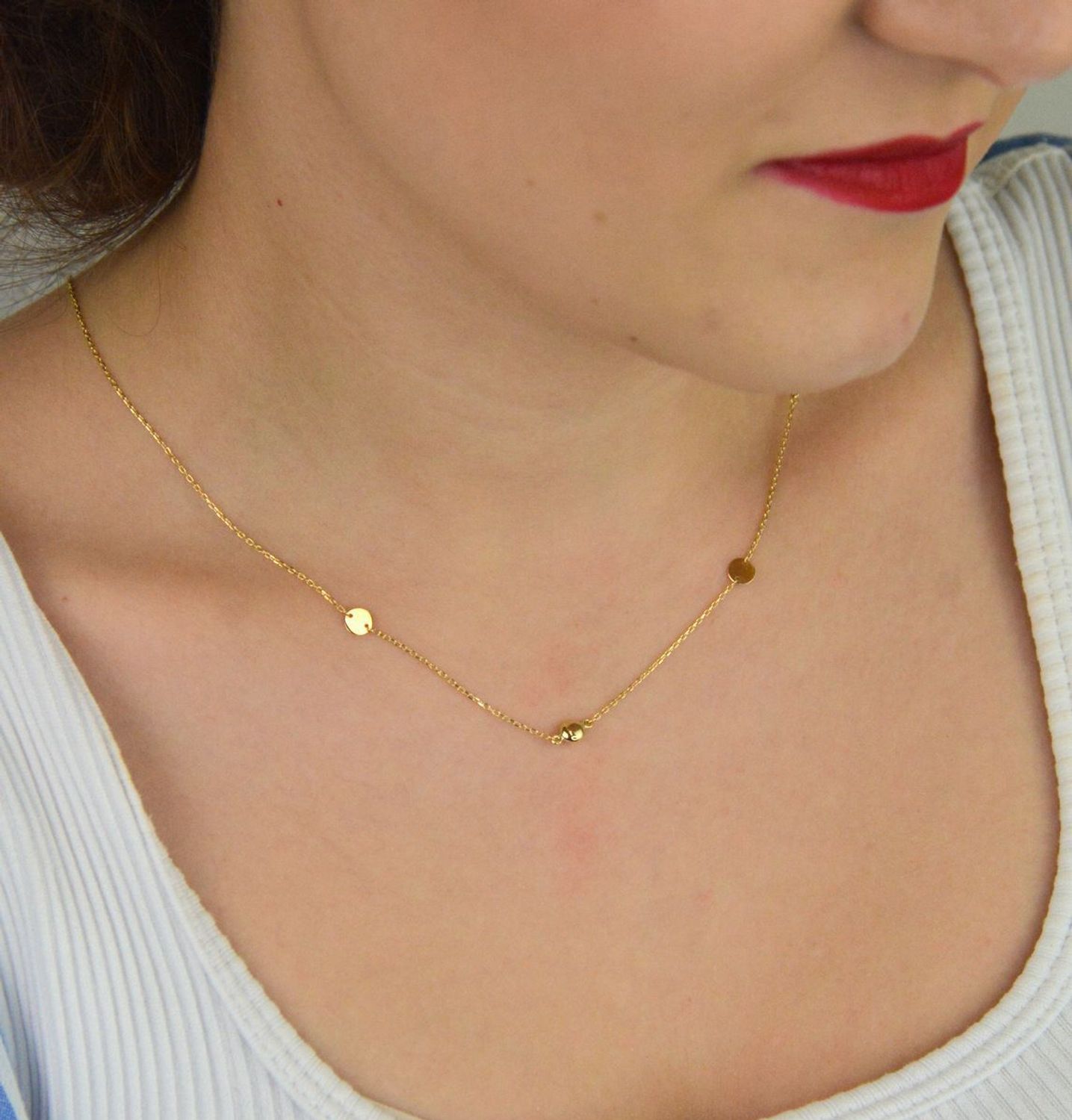 Stylowy naszyjnik damski ze złota próby 585, model DIA-NSZ-13782-585. Łańcuszek ankier zdobiony okrągłymi blaszkami, długość 42 + 3 cm, waga 1,88 g, zapięcie na karabińczyk. 1.jpg