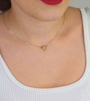 Subtelny naszyjnik damski ze złota próby 585, model DIA-NSZ-13785-585. Zdobiony serduszkiem i małymi kółeczkami, długość 42 + 3 cm, waga 1,66 g, zapięcie na karabińczyk. Idealna biżuteria na prezent i na co dzień (4).JPG
