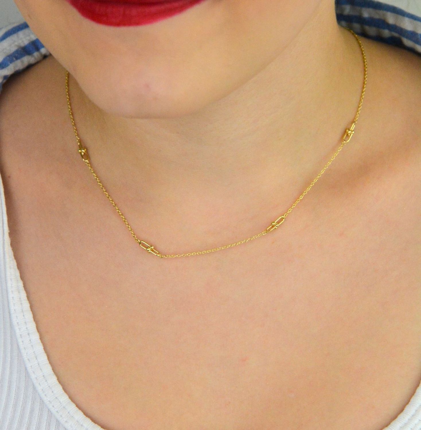 Naszyjnik damski ze złota próby 585, model DIA-NSZ-13786-585. Zdobiony elementami ozdobnymi na wzór Cartier, długość 42 + 3 cm, waga 2,72 g, zapięcie na karabińczyk. Elegancka biżuteria 1.jpg