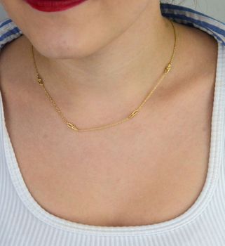 Naszyjnik damski ze złota próby 585, model DIA-NSZ-13786-585. Zdobiony elementami ozdobnymi na wzór Cartier, długość 42 + 3 cm, waga 2,72 g, zapięcie na karabińczyk. Elegancka biżuteria dla kobiet i idealny prezent (2).JPG