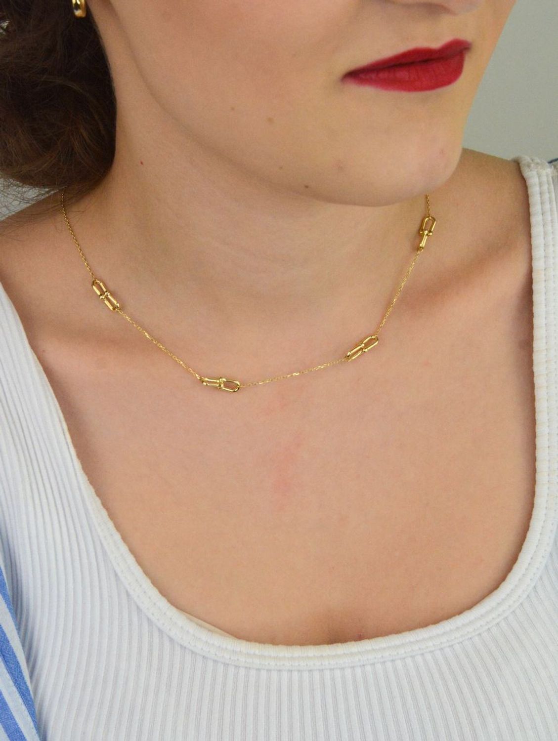 Elegancki złoty naszyjnik damski próby 585 w stylu ankier, zdobiony elementami Cartierr. Długość 42 cm + 3 cm, waga 3,00 g, zapięcie na karabińczyk. Idealny do codziennych1.jpg