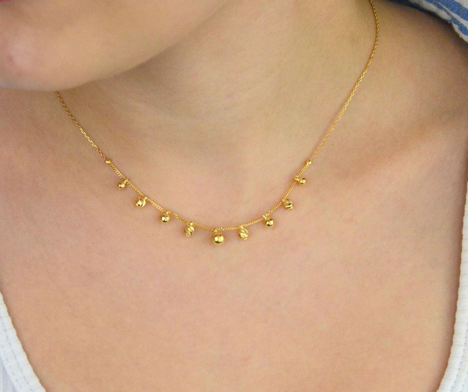 Elegancki złoty naszyjnik damski próby 585 w splocie ankier i pancerka, ozdobiony grawerowanymi kuleczkami. Długość regulowana 42 cm + 3 cm, waga 2,96 g, zapięcie na karabińczyk. 1.jpg