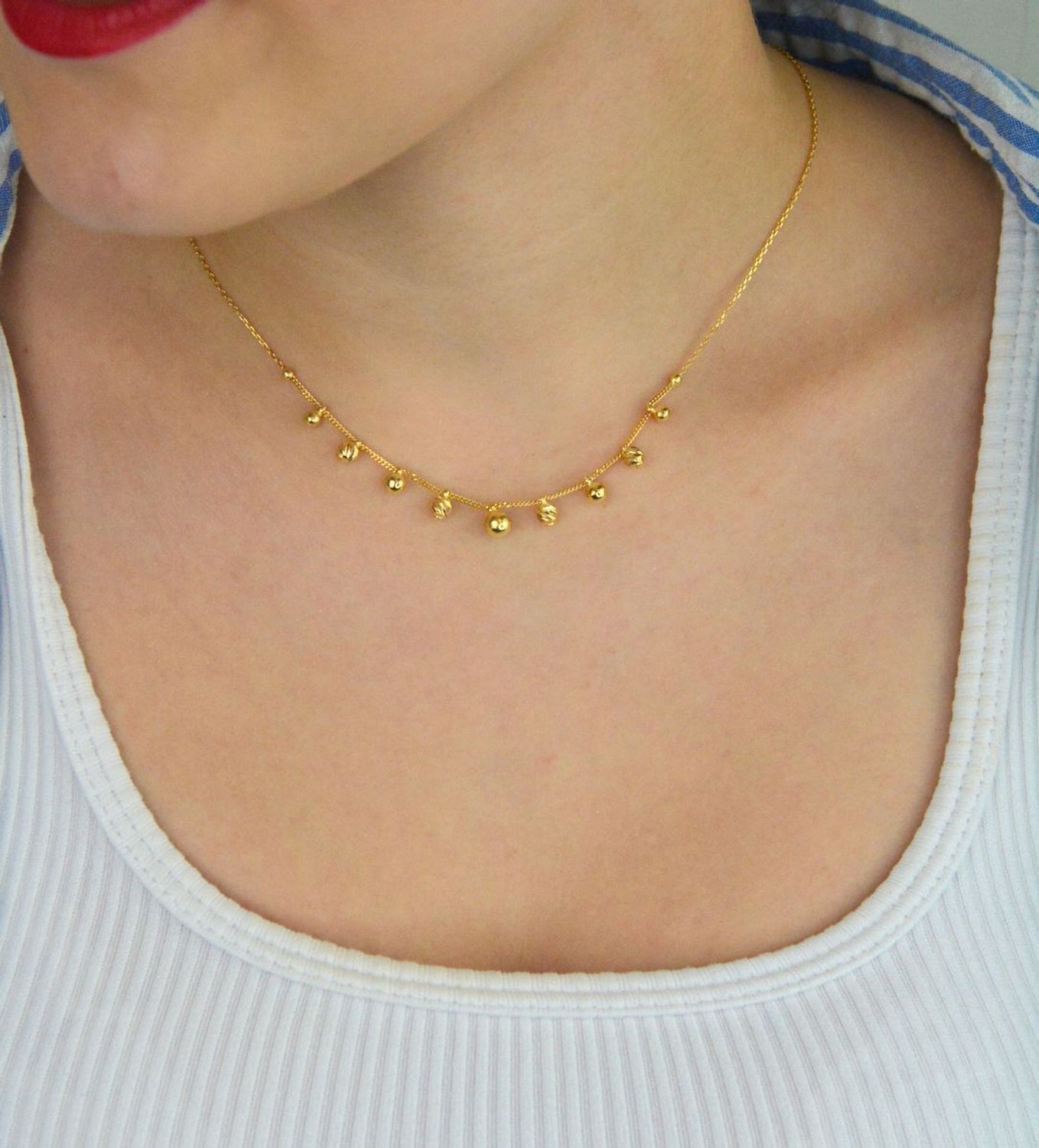 Elegancki złoty naszyjnik damski próby 585 w splocie ankier i pancerka, ozdobiony grawerowanymi kuleczkami. Długość regulowana 42 cm + 3 cm, waga 2,96 g, zapięcie na karabińczyk. 1.jpg