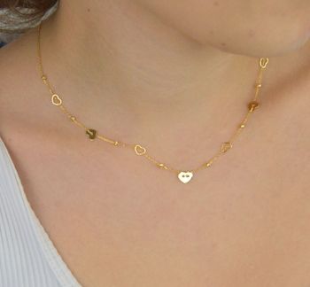 Subtelny naszyjnik damski celebrytka ze złota próby 585, model DIA-NSZ-13789-585. Zdobiony kuleczkami i serduszkami, długość 42 + 3 cm, waga 2,00 g, zapięcie na karabińczyk. Elegancka biżuteria na co dzień i na prezent (1).JPG