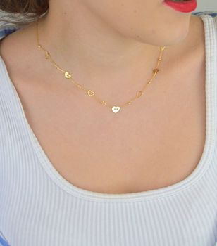Subtelny naszyjnik damski celebrytka ze złota próby 585, model DIA-NSZ-13789-585. Zdobiony kuleczkami i serduszkami, długość 42 + 3 cm, waga 2,00 g, zapięcie na karabińczyk. Elegancka biżuteria na co dzień i na prezent.JPG