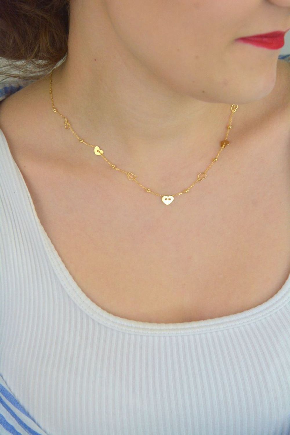 Subtelny naszyjnik damski celebrytka ze złota próby 585, model DIA-NSZ-13789-585. Zdobiony kuleczkami i serduszkami, długość 42 + 3 cm, waga 2,00 g, zapięcie na karabińczyk.1.jpg