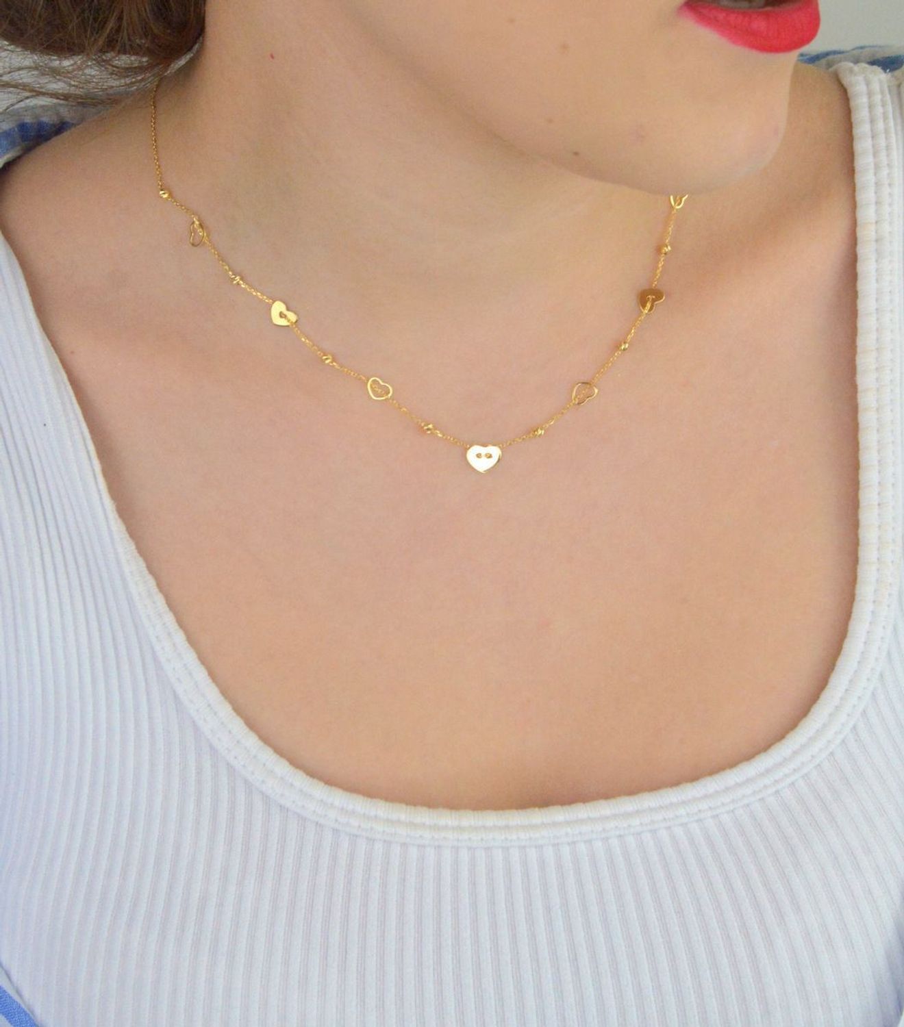 Subtelny naszyjnik damski celebrytka ze złota próby 585, model DIA-NSZ-13789-585. Zdobiony kuleczkami i serduszkami, długość 42 + 3 cm, waga 2,00 g, zapięcie na karabińczyk.1.jpg