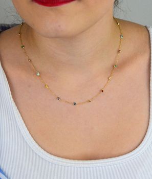 Odkryj złoty naszyjnik damski próby 585 ozdobiony kolorowymi cyrkoniami. Model DIA-NSZ-13793-585, długość 38 + 3 cm, waga 2,71 g, zapięcie na karabińczyk. Stylowa biżuteria idealna na prezent (5).JPG