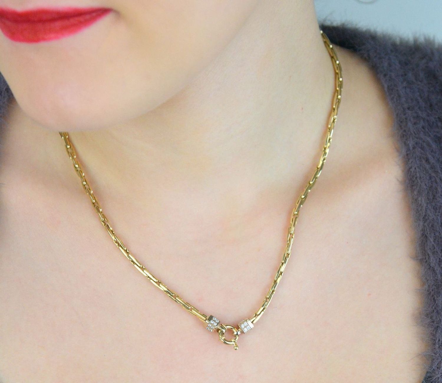 Elegancki naszyjnik złoty 925, zdobiony dwiema kostkami w cyrkonie. Długość 45 cm, waga 8,26 g. Idealny na prezent i codzienną elegancję.1.jpg