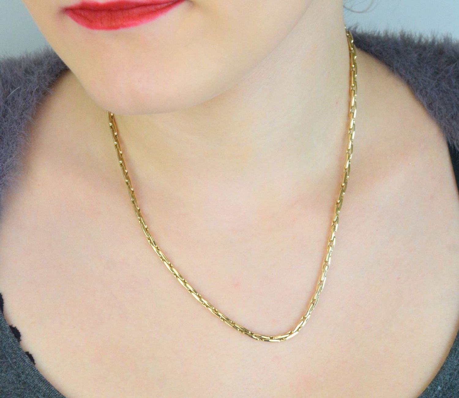 Elegancki naszyjnik złoty 925, zdobiony dwiema kostkami w cyrkonie. Długość 45 cm, waga 8,26 g. Idealny na prezent i codzienną elegancję.1.jpg