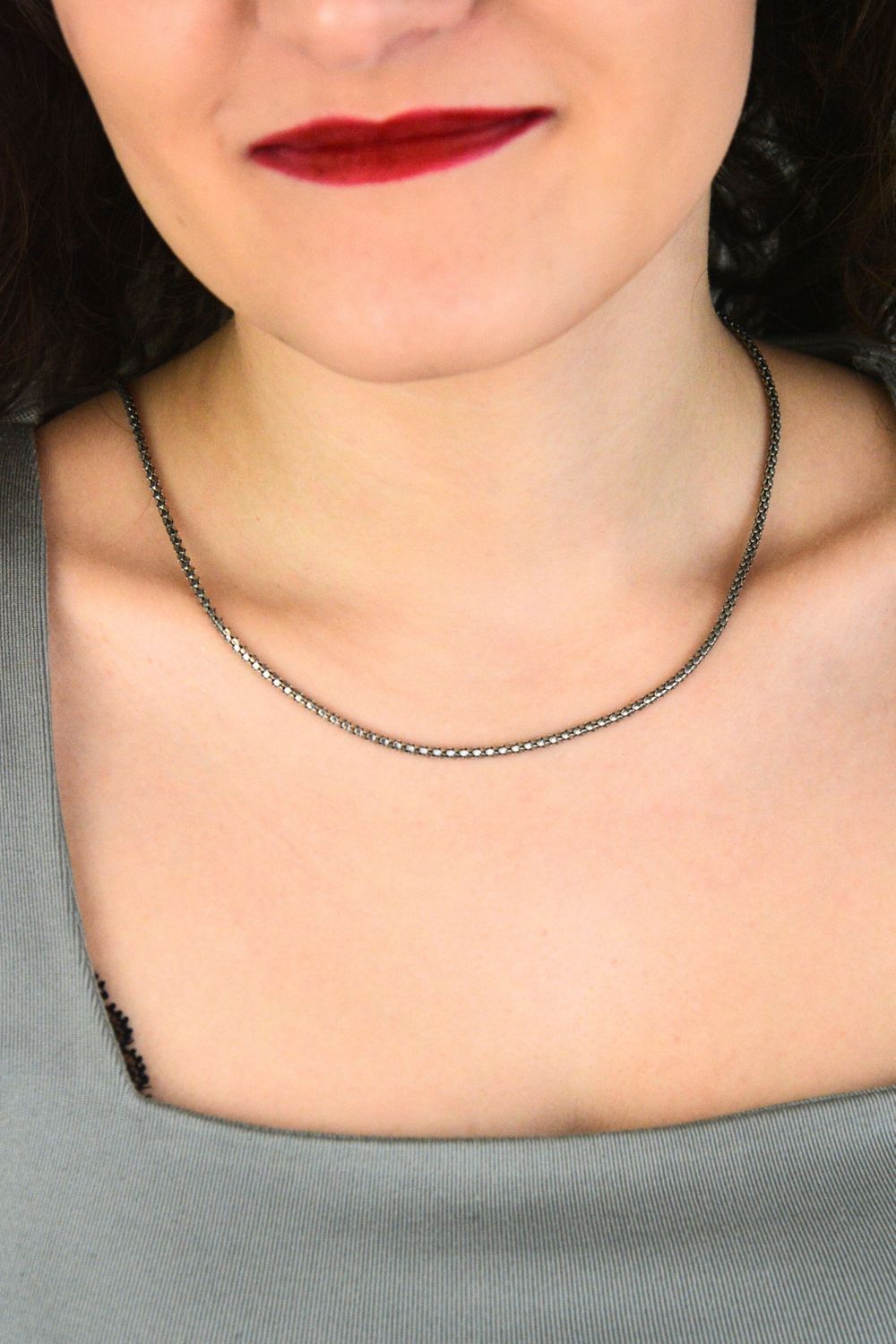 Naszyjnik damski srebrny próby 925, długość 45 cm, szerokość 2 mm, waga 5,60 g, zapięcie na karabińczyk. Model DIA-NSZ-13926-925 – klasyczny i elegancki dodatek do codziennych i formalnych styl1.jpg