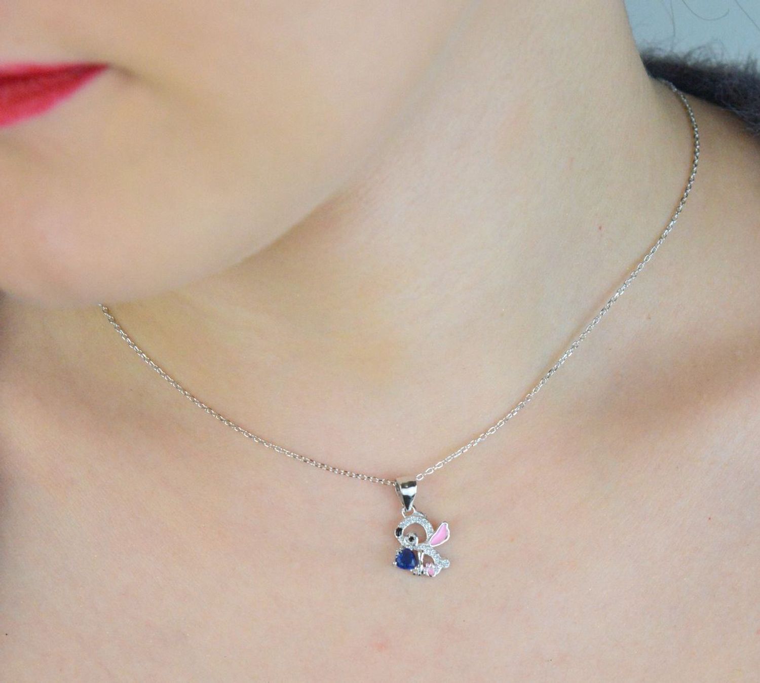 Naszyjnik dziecięcy ze srebra próby 925 z zawieszką Stitch zdobioną cyrkoniami. Model DIA-NSZ-13970-925 na delikatnym łańcuszku ankier, długość 36 + 3 cm, waga 2,40 g. Idealny prezent d2.jpg