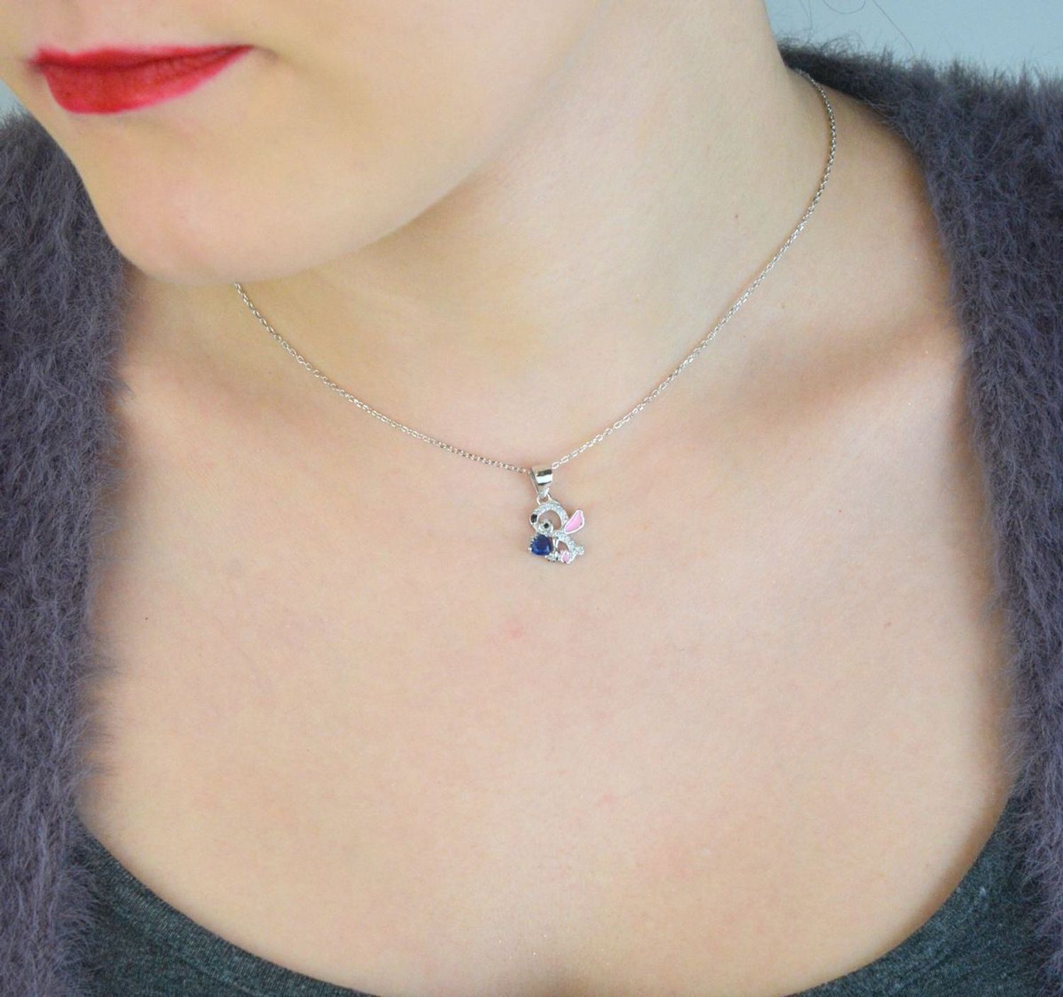 Naszyjnik dziecięcy ze srebra próby 925 z zawieszką Stitch zdobioną cyrkoniami. Model DIA-NSZ-13970-925 na delikatnym łańcuszku ankier, długość 36 + 3 cm, waga 2,40 g. Idealny prezent d2.jpg