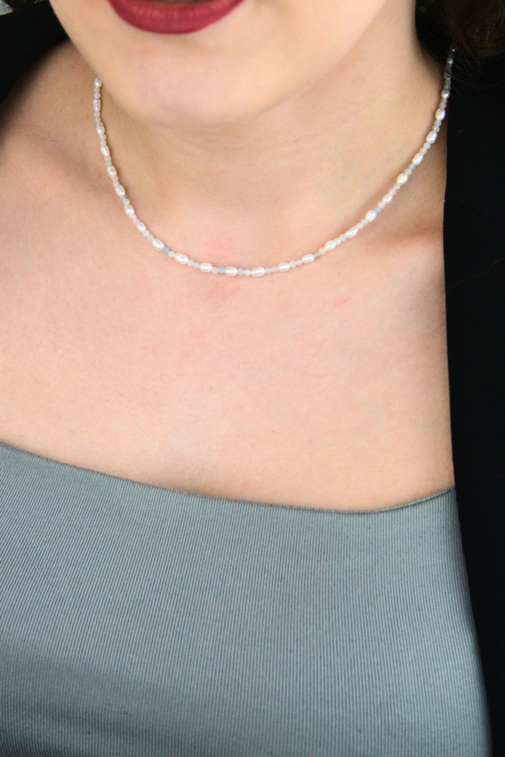 Naszyjnik z morganitem i perłą hodowlaną – elegancki naszyjnik z naturalnymi kamieniami.jpg