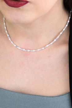 Naszyjnik z morganitem i perłą hodowlaną – elegancka biżuteria damska (3).jpg
