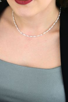 Naszyjnik z morganitem i perłą hodowlaną – elegancka biżuteria damska (4).jpg