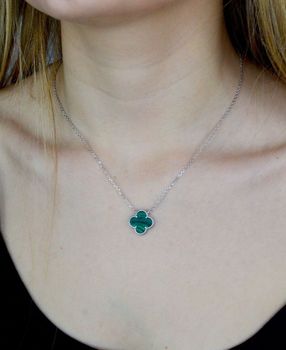 Srebrny naszyjnik damski koniczynka z malachitu. Biżuteria z zawieszką w formie koniczynki wypełnionej kamieniem syntetycz DIA-NSZ-2296-925. Bizuteria Van Cleef. Oryginalna koniczynka. Srebro  (1).JPG