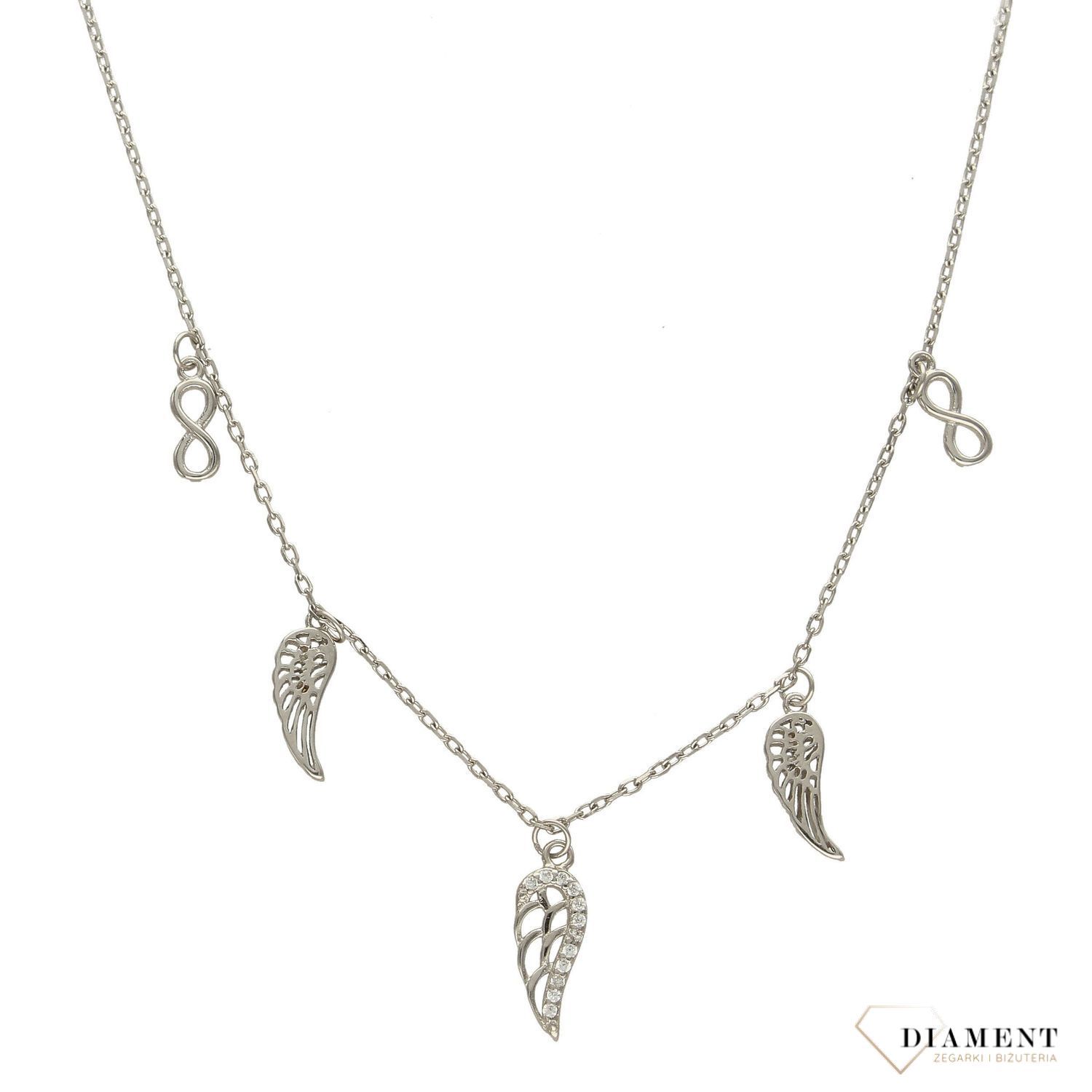 Srebrny naszyjnik nieskończoność z skrzydłami. Srebro w ażurowych elementach ukazuje swoją drugą naturę.jpg