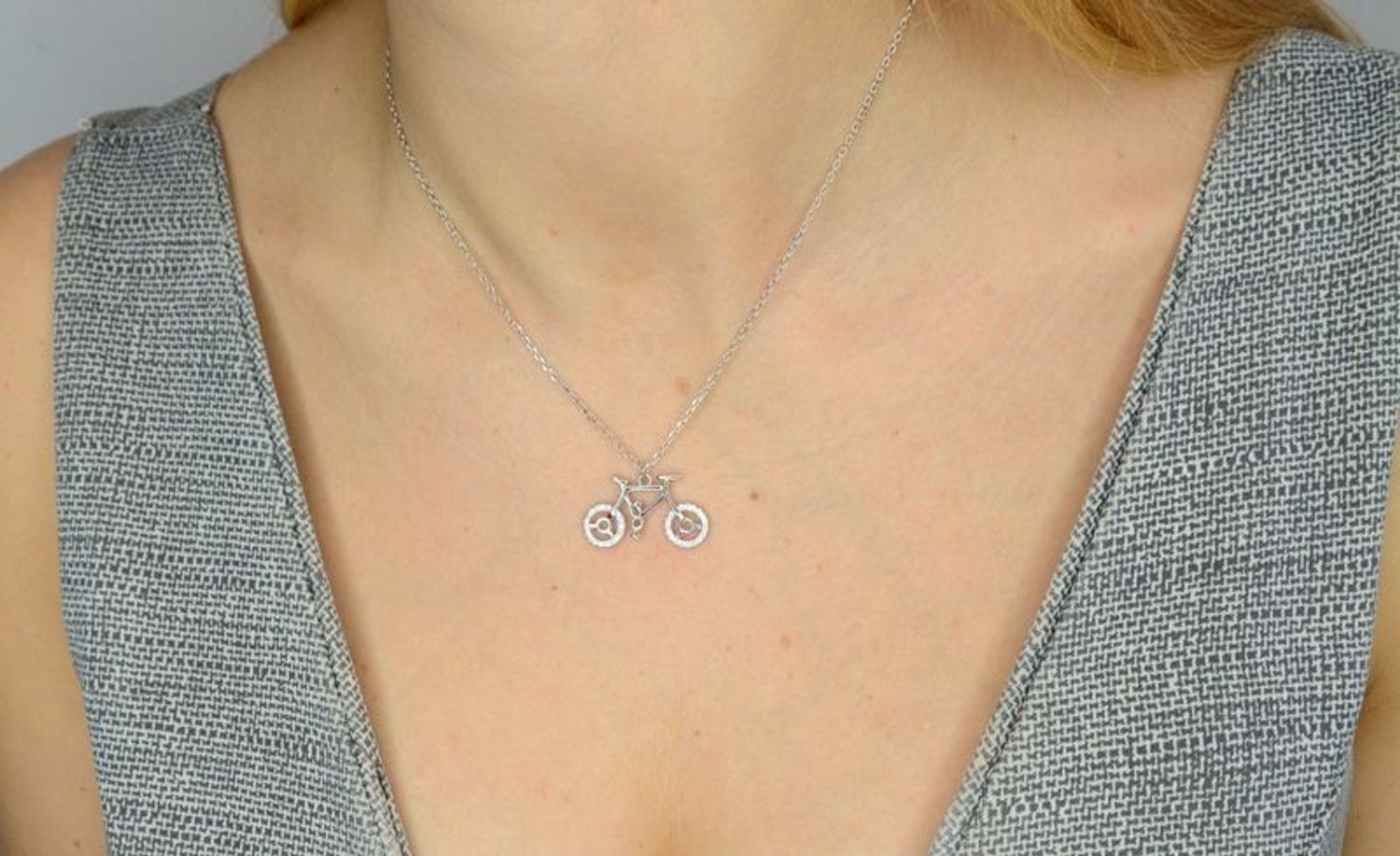 Srebrny naszyjnik czarodziejski rowerek 925.jpg