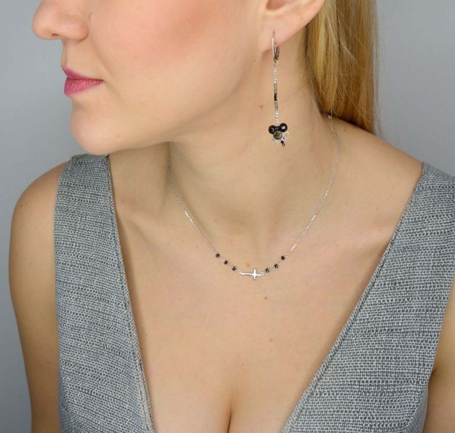 Srebrny naszyjnik subtelny krzyżyk 925.jpg