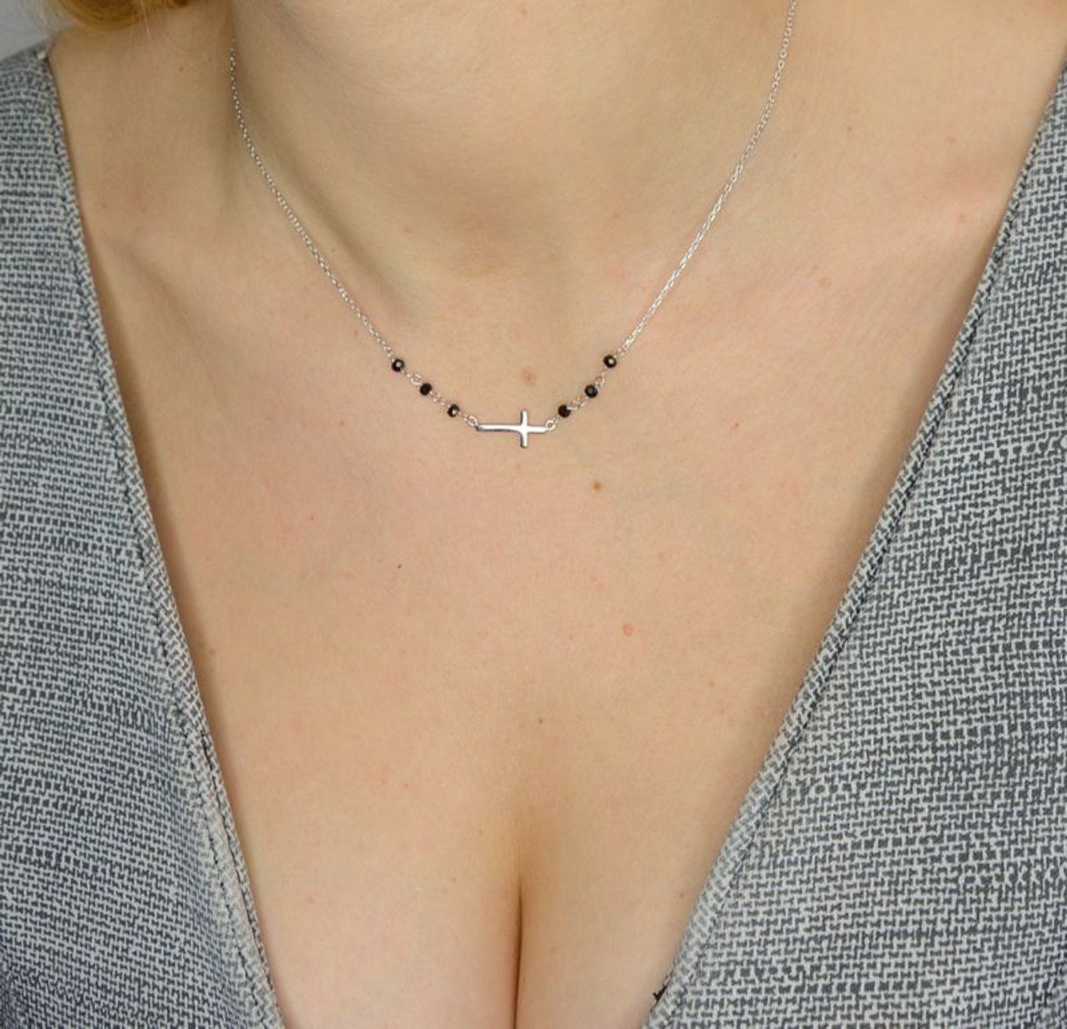 Srebrny naszyjnik subtelny krzyżyk 925.jpg