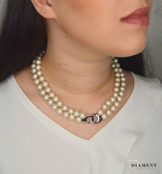 Naszyjnik podwójny z perłopławami w kolorze białym DIA-NSZ-2371-925. Naszyjnik z perłami o regularnym kształcie. Naszyjnik damski z wygodnym i bezpiecznym zapięciem. Naszyjnik damski z perłami (1).jpg