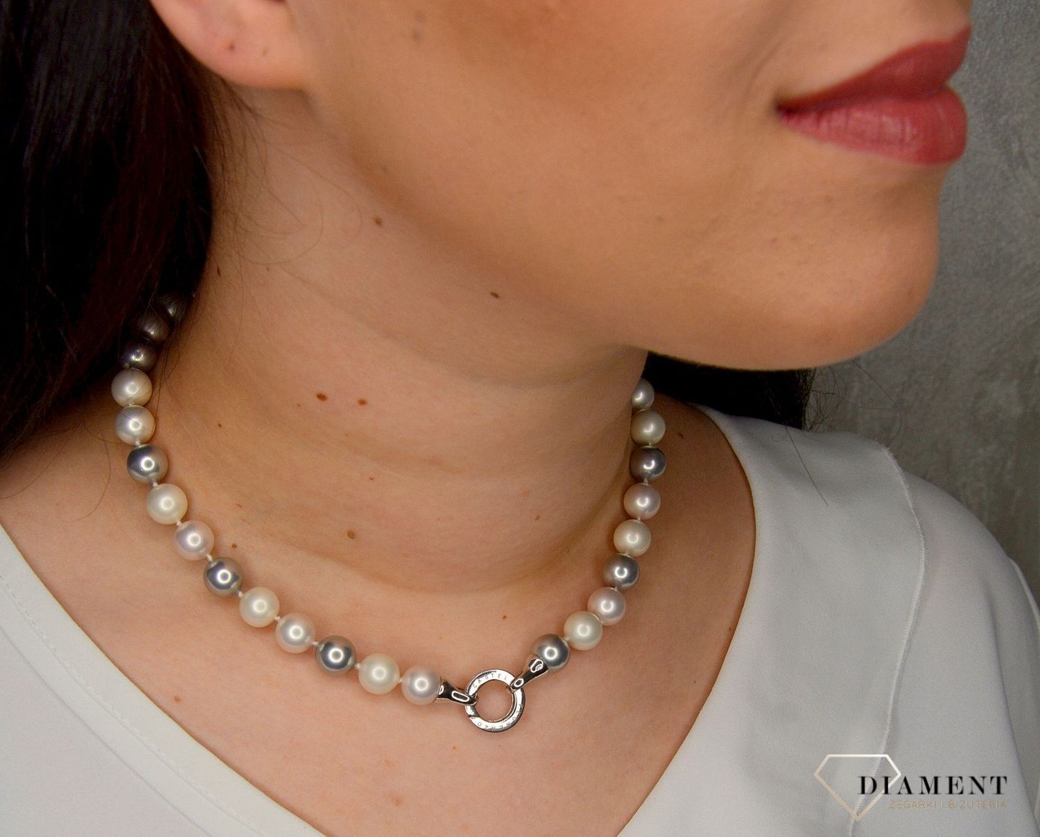 Naszyjnik z perłopławami w kolorze białym i szarym DIA-NSZ-2372-925.jpg