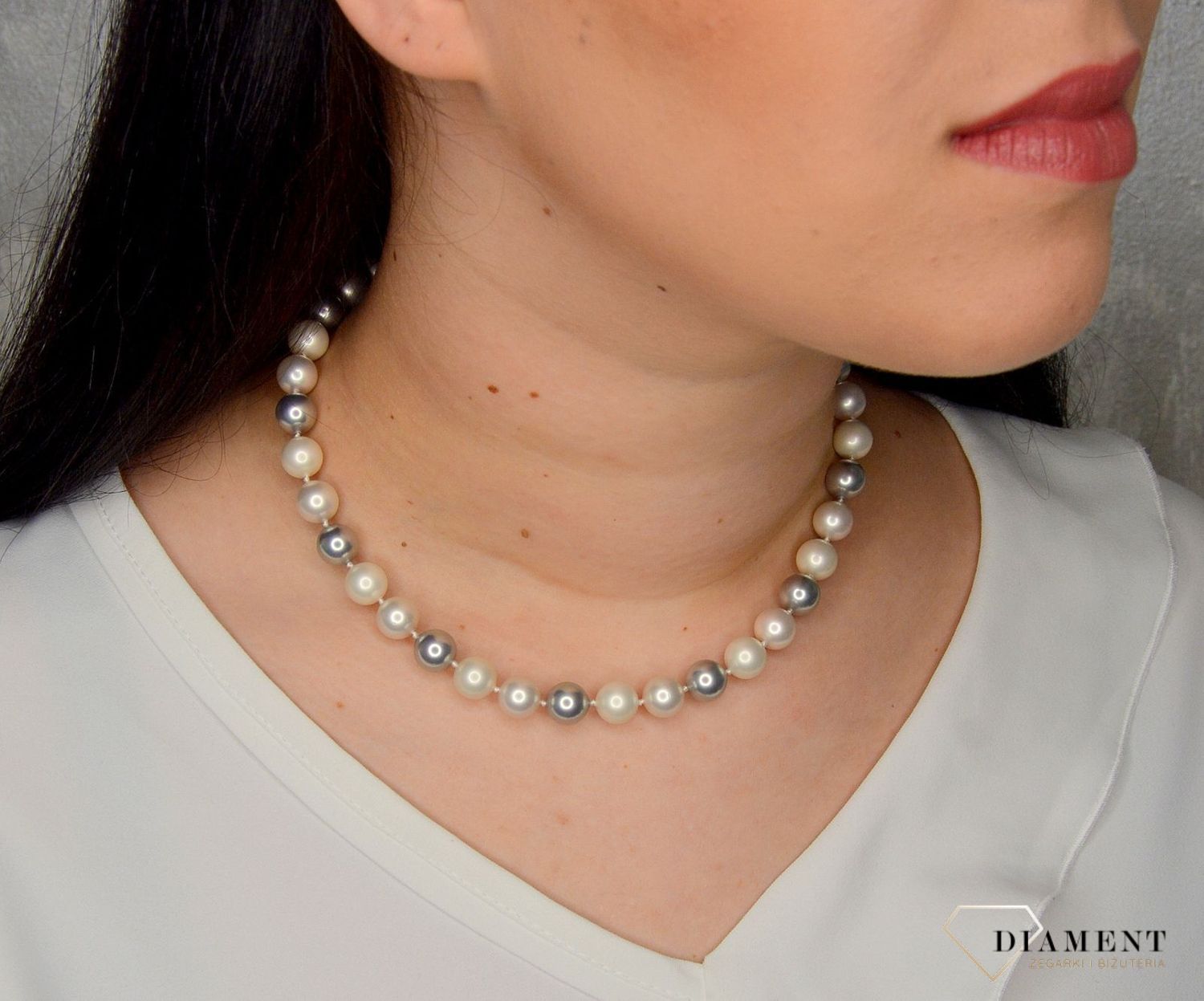 Naszyjnik z perłopławami w kolorze białym i szarym DIA-NSZ-2372-925.jpg